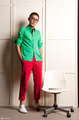 组图：张博玩味撞色写真 挥洒真性情