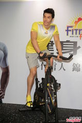 组图：蔡依林男友亮相 阳光俊朗帅气十足