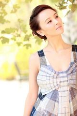 组图：《一一向前冲》小王晶秋日靓丽写真出炉