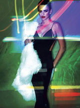 组图：佩妮洛普-克鲁兹写真美艳妖冶 大玩色彩魔术