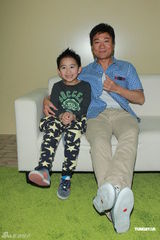 组图：黎耀祥自曝带孩子很在行 情人节将为太太庆生