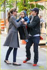 组图：奥兰多米兰达宣布离婚后共同带儿出街