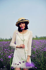 组图：王文绮田园写真 展邻家女生俏皮可爱