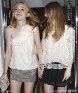 幻灯图：“暮光少女”范宁16岁生日宴 笑容灿烂