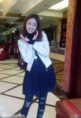 组图：四川现“城管女神” 面带微笑劝小贩