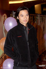 组图：《非2》香港首映 舒淇与葛优牵手走红毯