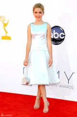 组图：《广告狂人》小美女琪兰-席普卡直筒裙变熟女