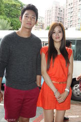 组图：韩国明星李珠妍李泰成台湾录节目