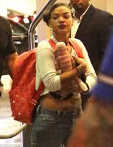 组图：比伯前往酒店神秘女子陪伴 共赴派对狂欢