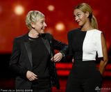 组图：碧昂斯获格莱美最佳传统R&B歌手