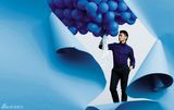 组图：吴奇隆杂志封面打造蓝色气球海 展现熟男魅力