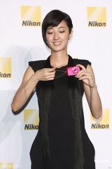 组图：桂纶镁暗示可能会隐婚 与男友平凡幸福