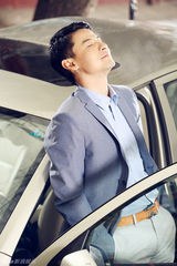 组图：钱泳辰初夏写真魅力多变