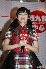 组图：AKB48渡边麻友访港大送飞吻 与粉丝握手