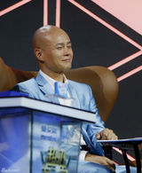 组图：演说家乐嘉情绪失控数度飙泪 与鲁豫发飙