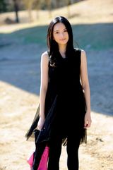 组图：李依玲悄然“绽放” 被称为性情小花旦