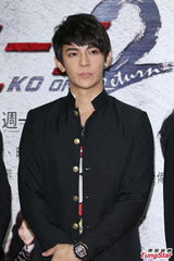 组图：汪东城当人体模特 模仿蒙娜丽莎惟妙惟肖