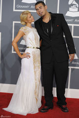 高清组图：格莱美红毯帕丽斯-希尔顿白裙优雅