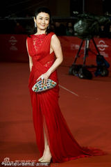 组图：冯小刚徐帆携手罗马电影节 赵涛红衣贵气