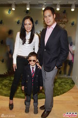 组图：黄泳霖有意追生 雷林静怡两女爱公主装