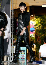 组图：韩团EXO首尔合体举办新碟粉丝签名会