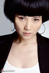 高清组图：颜丙燕展示“男人装” 中性礼服成熟干练