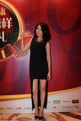 组图：高圆圆获健康明星称号被封素食妹