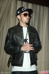 组图：蔡健雅新歌邀热狗助阵 否认参加我是歌手