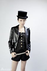 组图：童瑶全新写真曝光 笑容温婉身材火辣