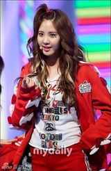 组图：韩团少女时代露小蛮腰 新曲打榜三连冠