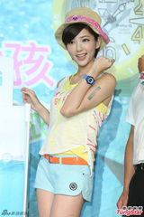 组图：Dream Girls清凉出镜 大秀性感美腿