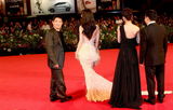 高清图：电影《白蛇传说》威尼斯电影节首映红毯