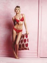 高清组图：超模康迪斯-斯瓦内普尔性感内衣秀