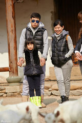 组图：小沈阳爱女曝光像极父母 网友侃绝对亲生