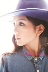 组图：何洁2011经典造型盘点 娇俏酷帅变身双面娇娃