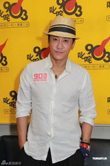 组图：毛宁称感情受祝福 尊重伴侣不张扬