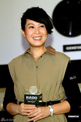 组图：刘若英婚后首度回台代言 避谈婚礼生子计划