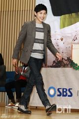 组图：灿烈土豪风现身《丛林法则》记者会