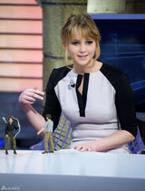 高清组图：詹妮弗-劳伦斯做客节目 跳舞玩射箭