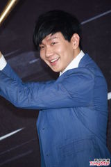 组图：林俊杰发布新专辑 秀棒球阳光帅气