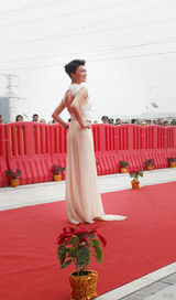 组图：田海蓉亮相金鸡 飘逸长裙从容主持