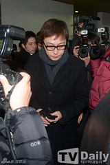 组图：卓在勋等现身涉赌案二审 李秀根眼含泪