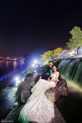 组图：黄海冰曝浪漫游轮婚纱照 向爱扬帆起航