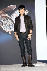 幻灯图：林志颖走秀帅气登台 为人父坦言不再恋跑车