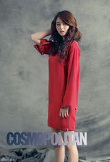 高清图：朴勇宇高雅拉拍时尚写真 调皮高傲各显魅力