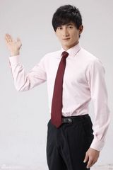 高清图：吴奇隆代言头痛药 化身白领体会朝九晚五