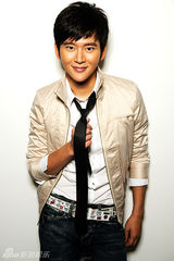 幻灯图集：黄明为东京电影节拍摄最新写真