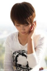 组图：谢楠工作写真内敛安静 尽显恬淡女人味