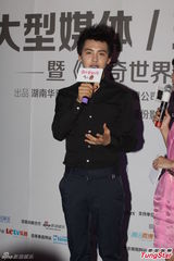 组图：马天宇尴尬否认电影改档因不雅照导致