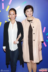 组图：林青霞现身支持继女 与生母张天爱同场